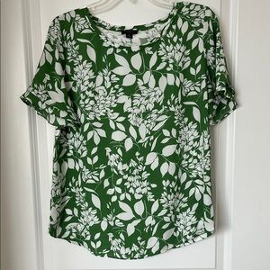 Ann Taylor Green and White Floral Blouse